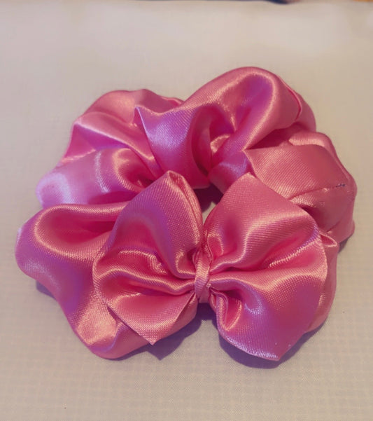 Pink bow scrunchie